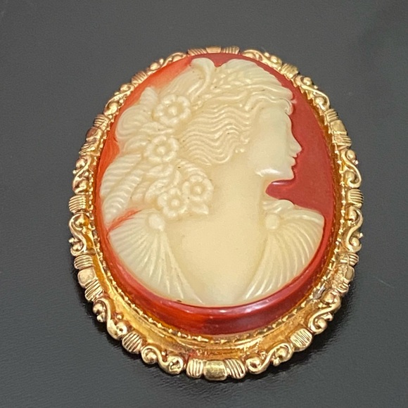 Vintage Unsigned Victorian Lady Cameo Gold-tone Brooch 12g - Picture 7 of 13